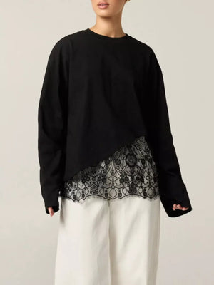 t-shirt in ivory with lace detail and hip-length