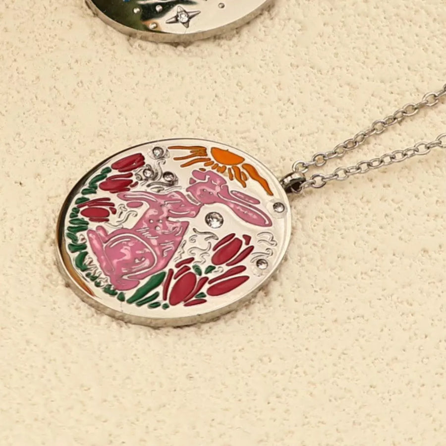 necklace in gold with pendant and princess-length