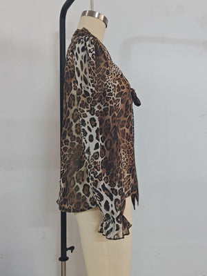 blouse in brown with leopard and tied