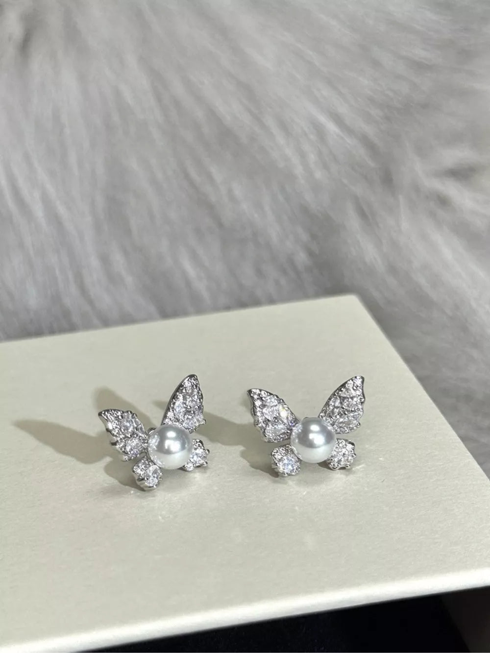 earrings in silver featuring butterfly motif and regular fit