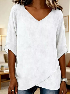 V-neck Casual T-shirt in Black