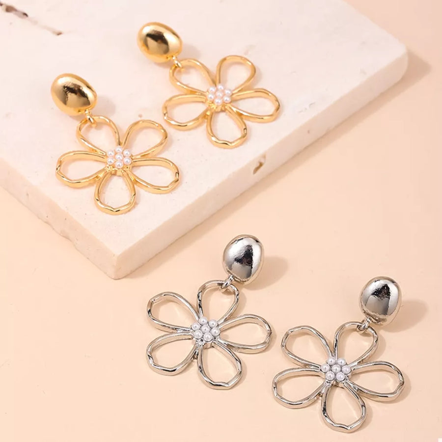 gold earrings with floral and not applicable