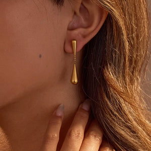 earrings in gold featuring gold-plated and teardrop fit