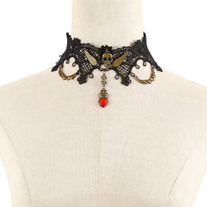 necklace in black with 3-piece set and choker length