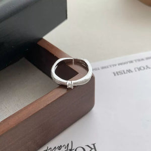 silver ring with null and null