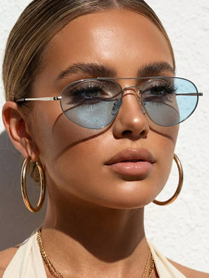 metal Frame material: Metal Lens material: Polycarbonate Temple material: Metal sunglasses in Black with aviator silhouette