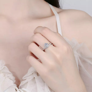 925 sterling silver,Moissanite Carat weight: 1ct Care instructions: Avoid wearin ring in Silver with band silhouette