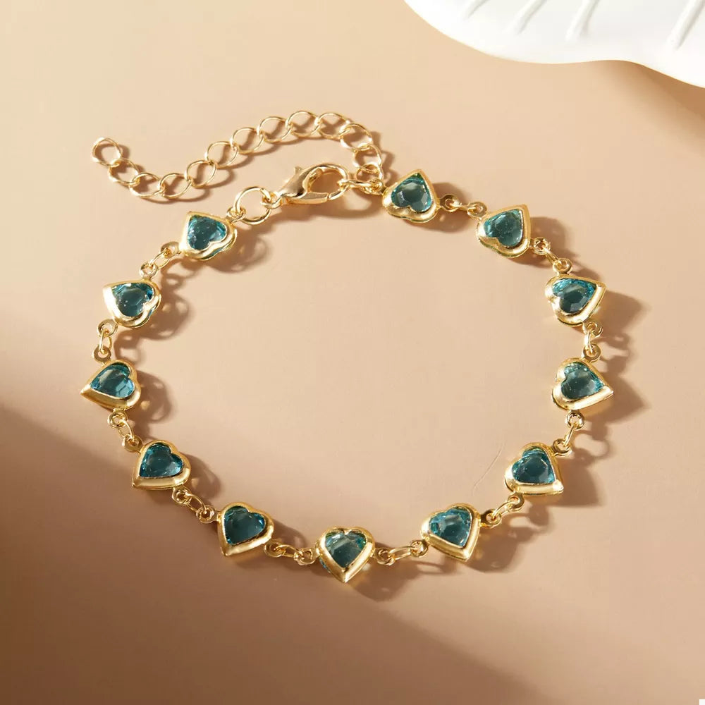 bracelet in gold featuring adjustable length and linked chain fit