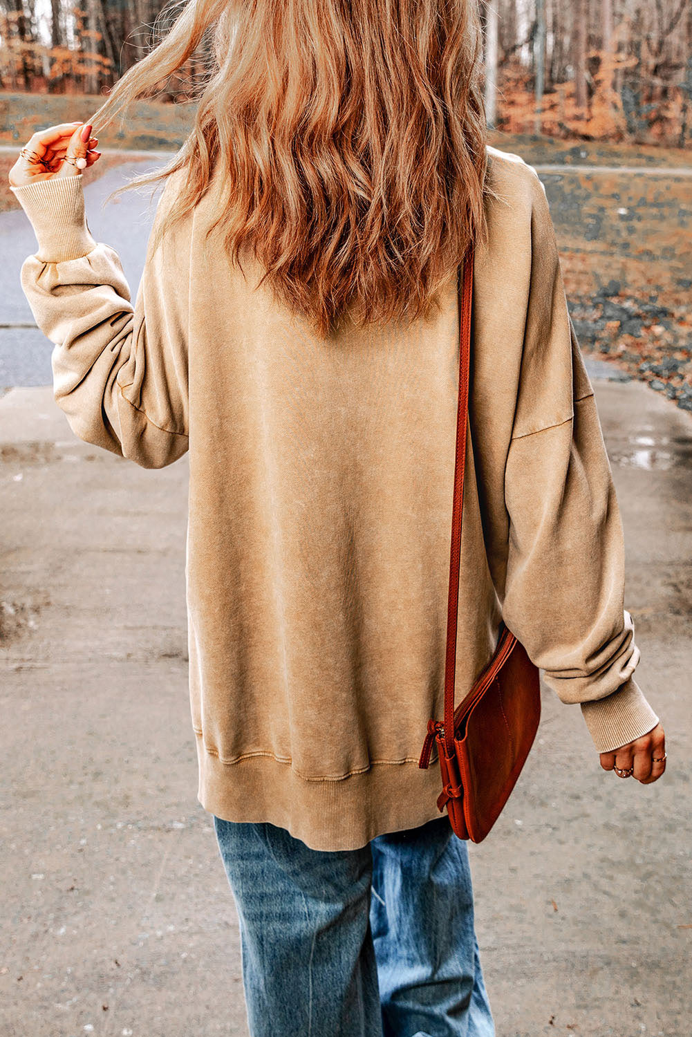 Khaki sweatshirt with crewneck and long sleeves, casual basic style.