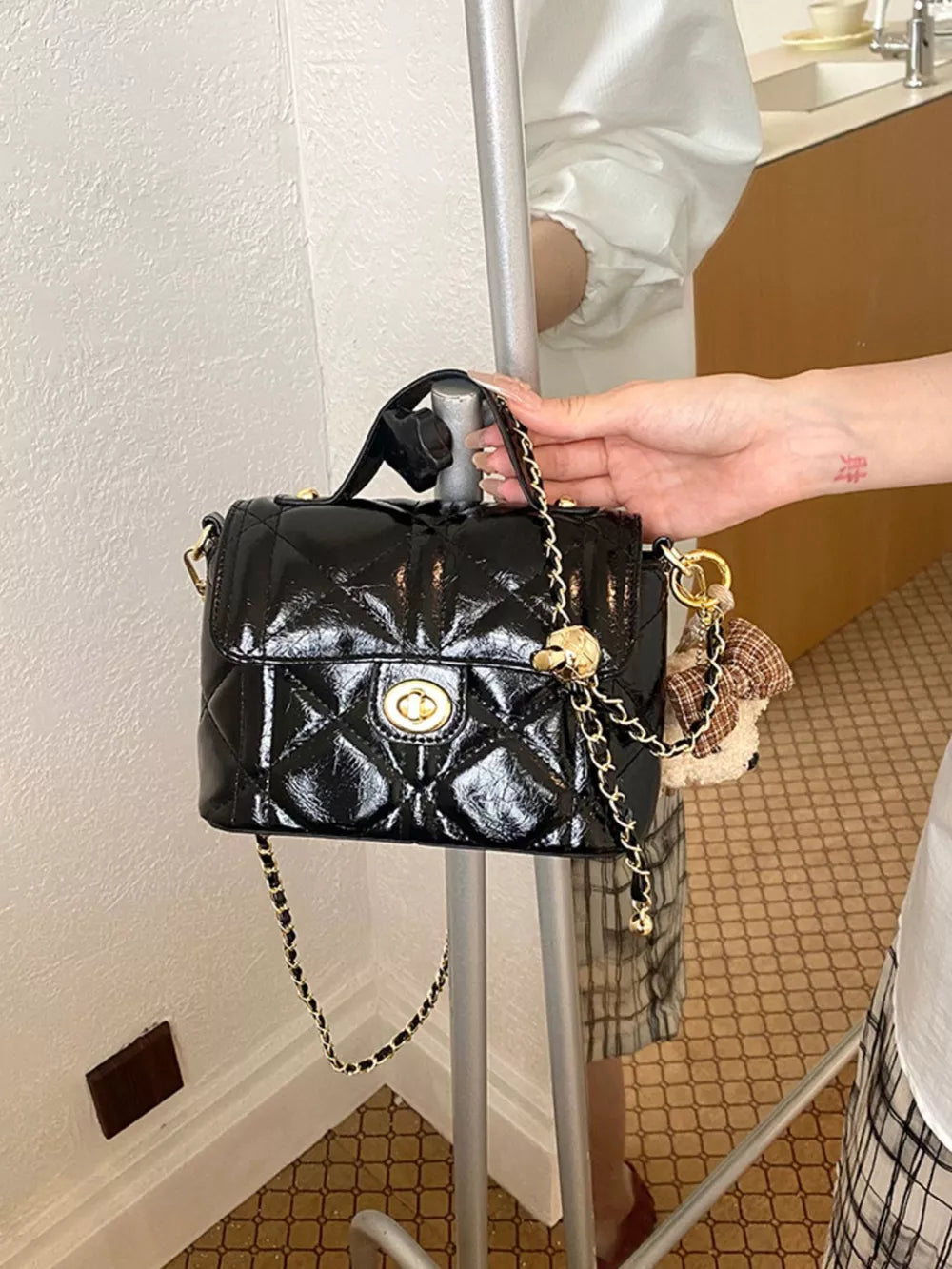 crossbody bag in Black with quilted and quilted