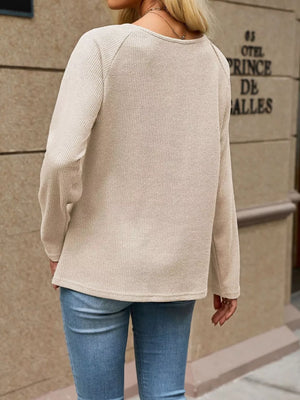 Black relaxed t-shirt with crew neck