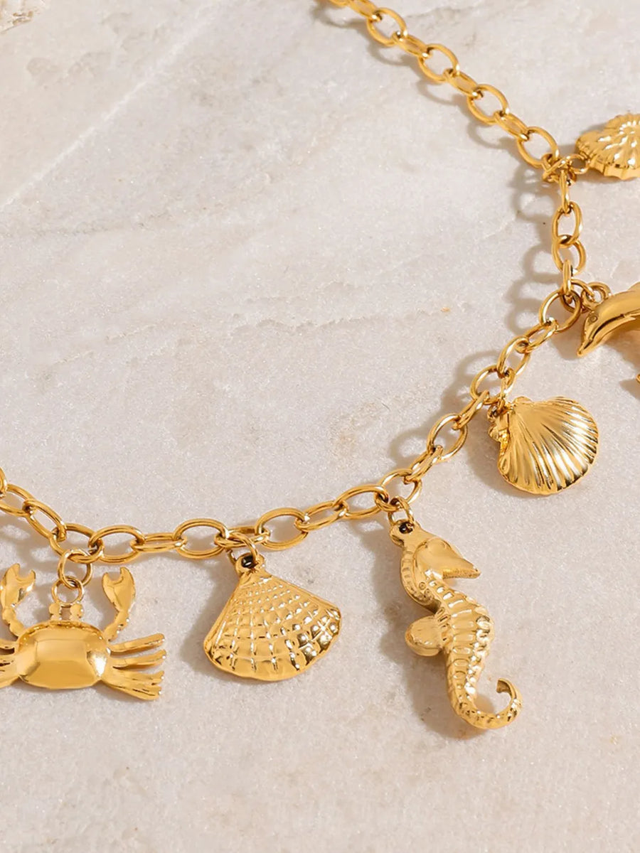 lace necklace in gold with straight silhouette