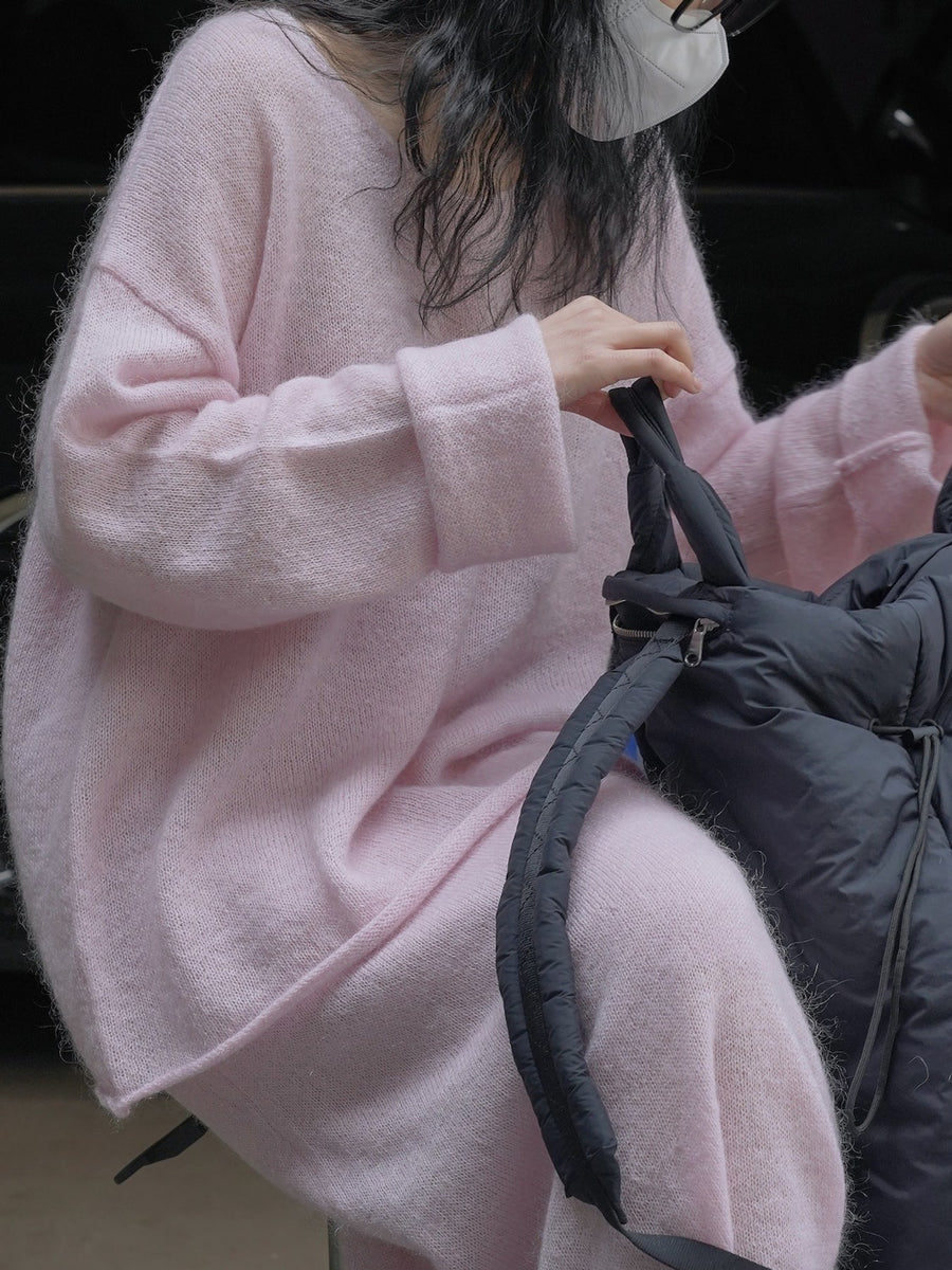 Pink oversized pullover sweater with round neck