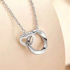 Silver necklace with collarbone length and clasp