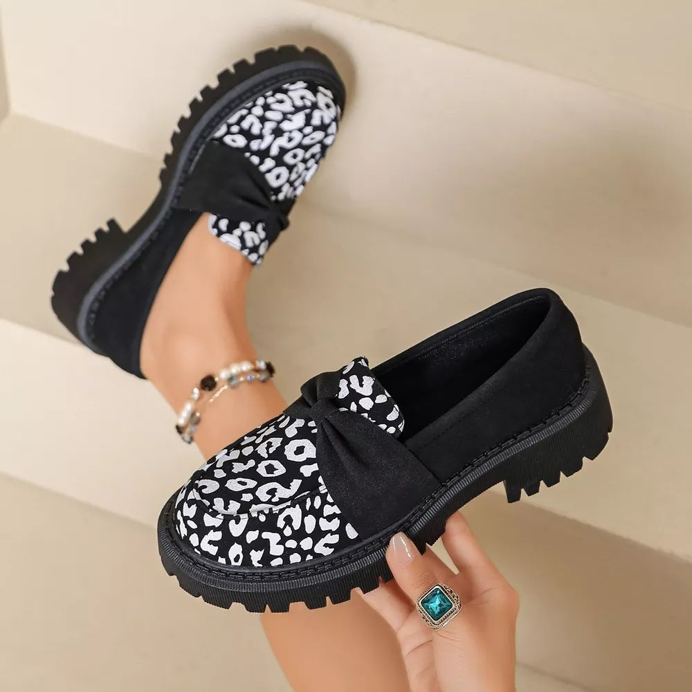loafers in white with leopard-print and round toe