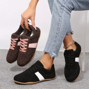 sneakers in black featuring round toe and athletic fit