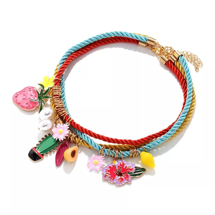 necklace in red with 3-piece design and short