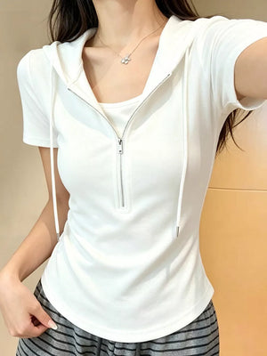 hoodie in white featuring zipper and slim fit