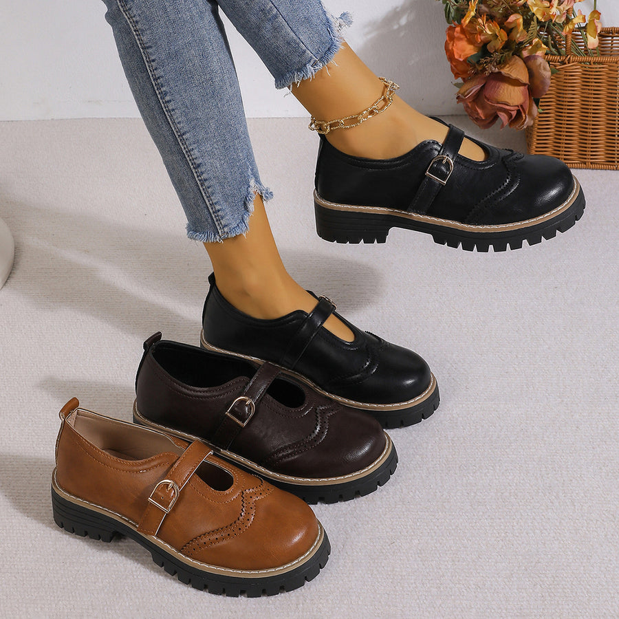 loafers in black featuring round toe and platform fit