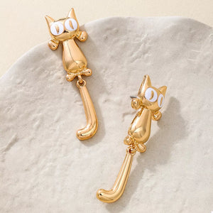 artsy earrings in white with na
