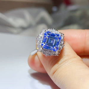 Silver ring with 3 carat moissanite and null