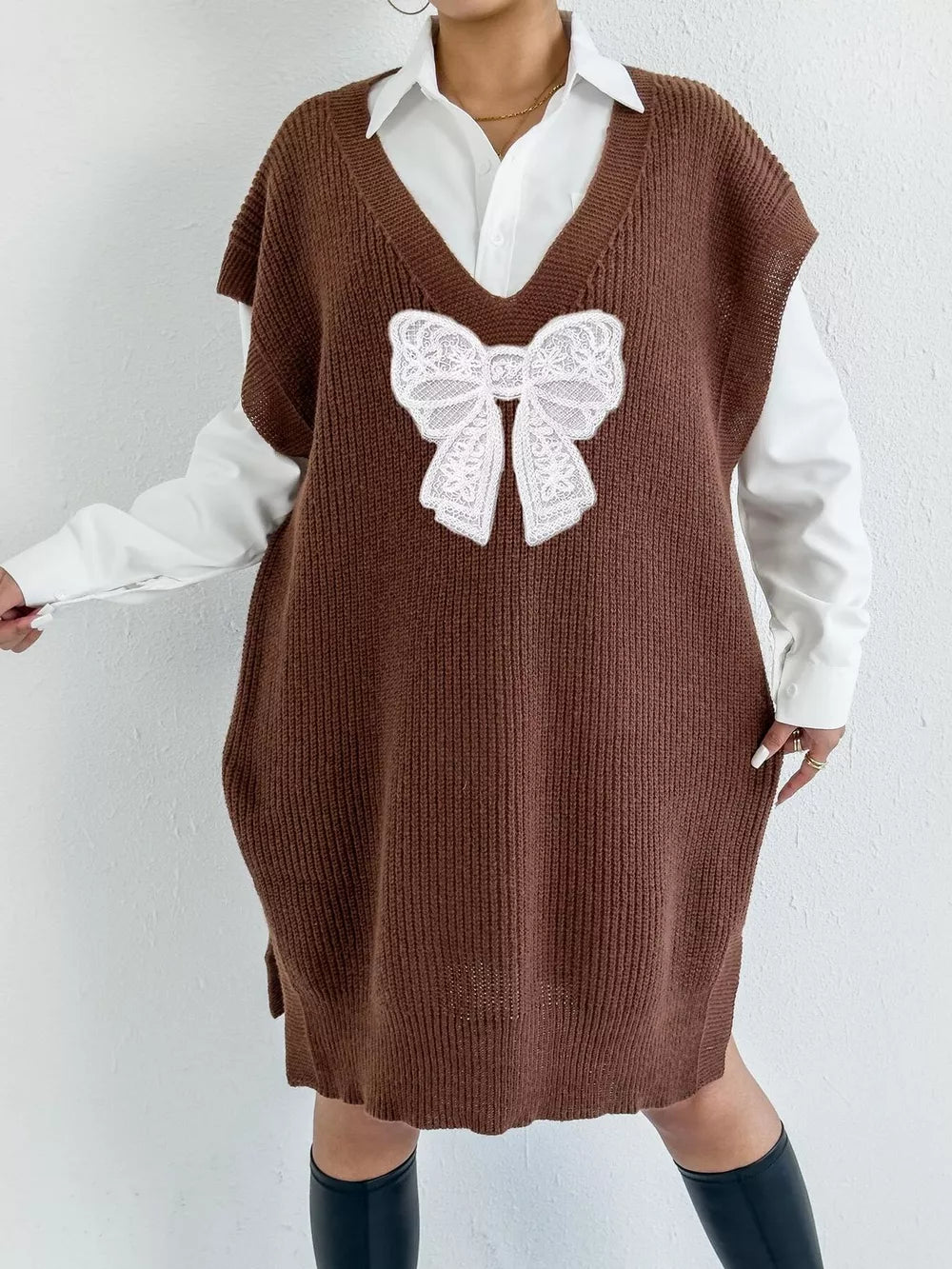 sweater vest in brown featuring ribbed and oversized fit