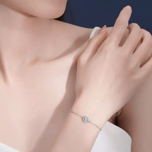 bracelet in silver featuring moissanite stone and straight fit