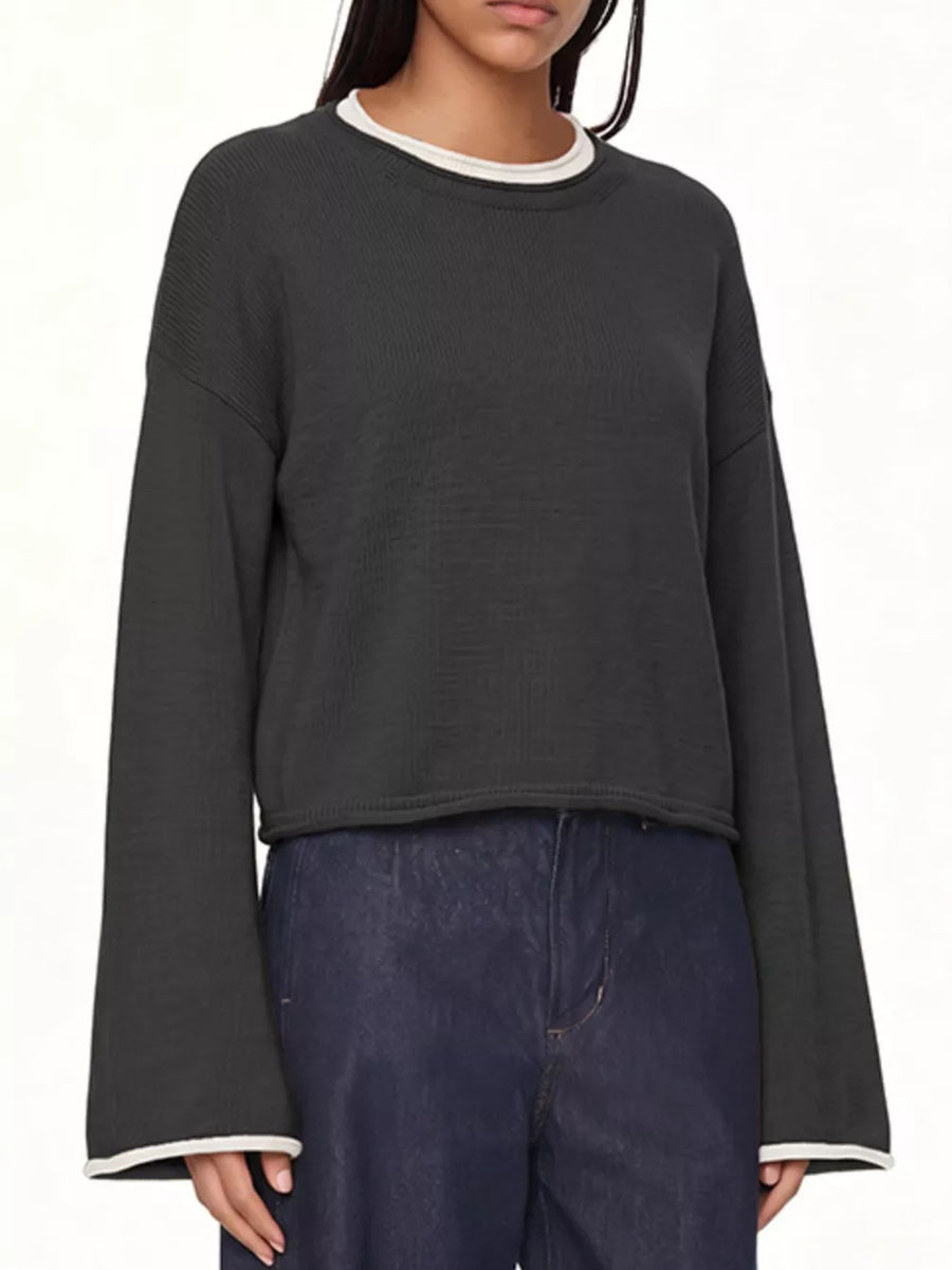 minimalist crewneck sweater in Black with crew neck