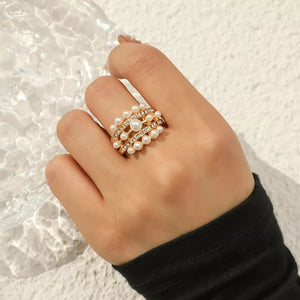ring in gold featuring pearl embellishment and open fit
