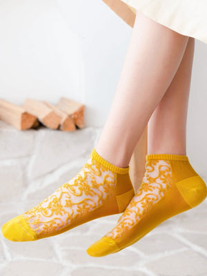 socks in Beige with lace detail and ankle-length