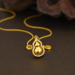 necklace in gold featuring 18K gold-plated and regular fit