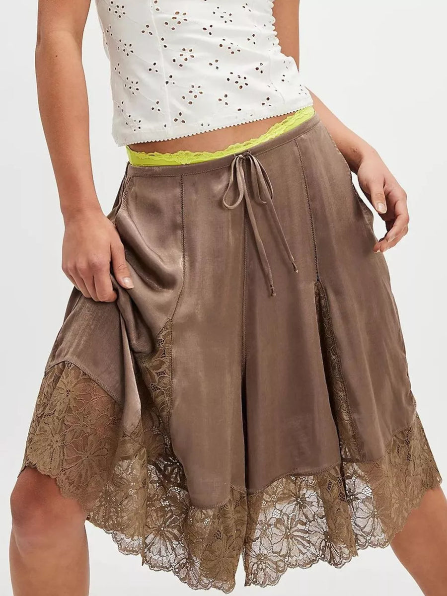 Lace Trimmed Relaxed Fit Shorts in Pink