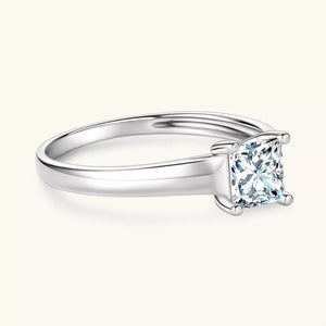 Silver-plated Copper Zircon Minimalist Ring in White with silver-plated