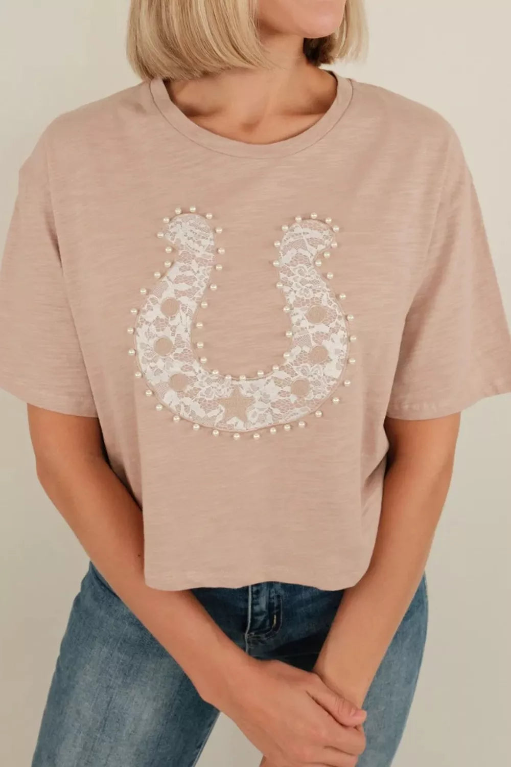 Beige cotton crew neck tee with horseshoe lace and pearl accent