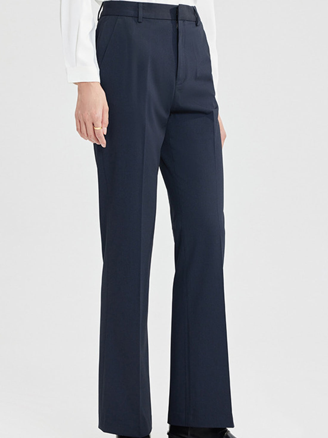 dress pants in Navy with pocketed and full-length