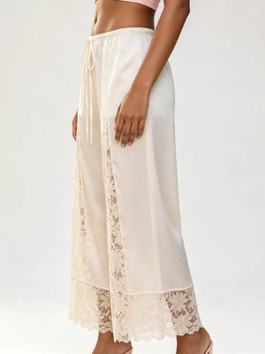 Lace Trim Wide-leg Cropped Pants in Black