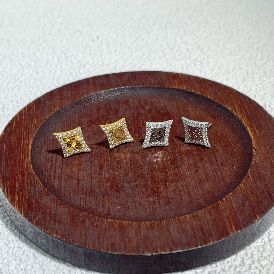 earrings in gold featuring stud and regular fit