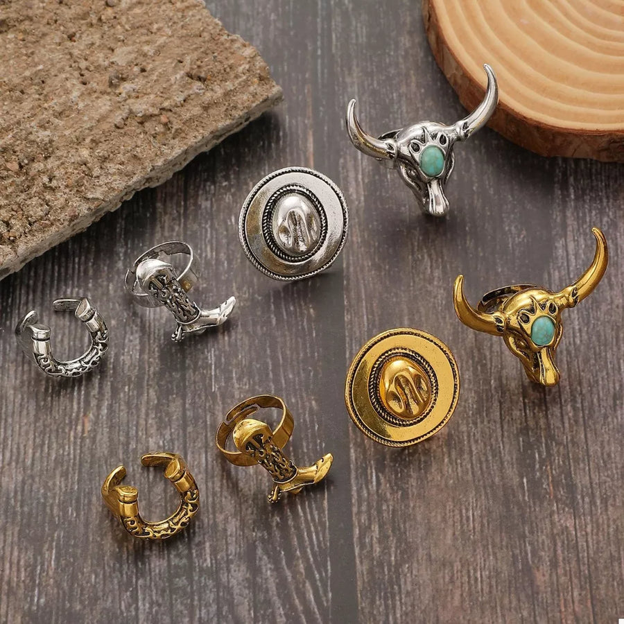 ring in silver featuring adjustable and fitted fit