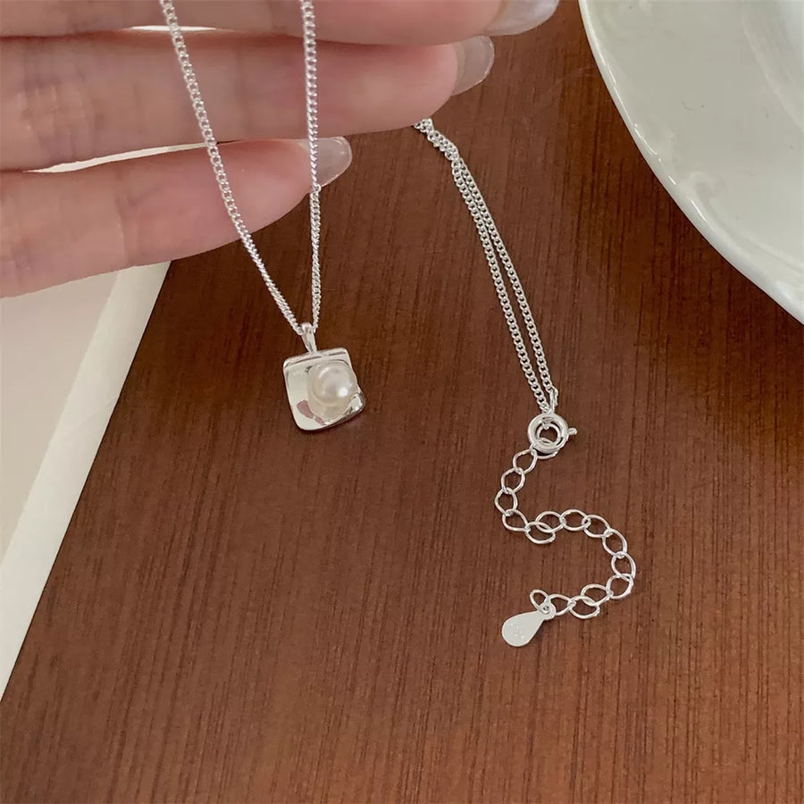 silver necklace with pendant length and NA