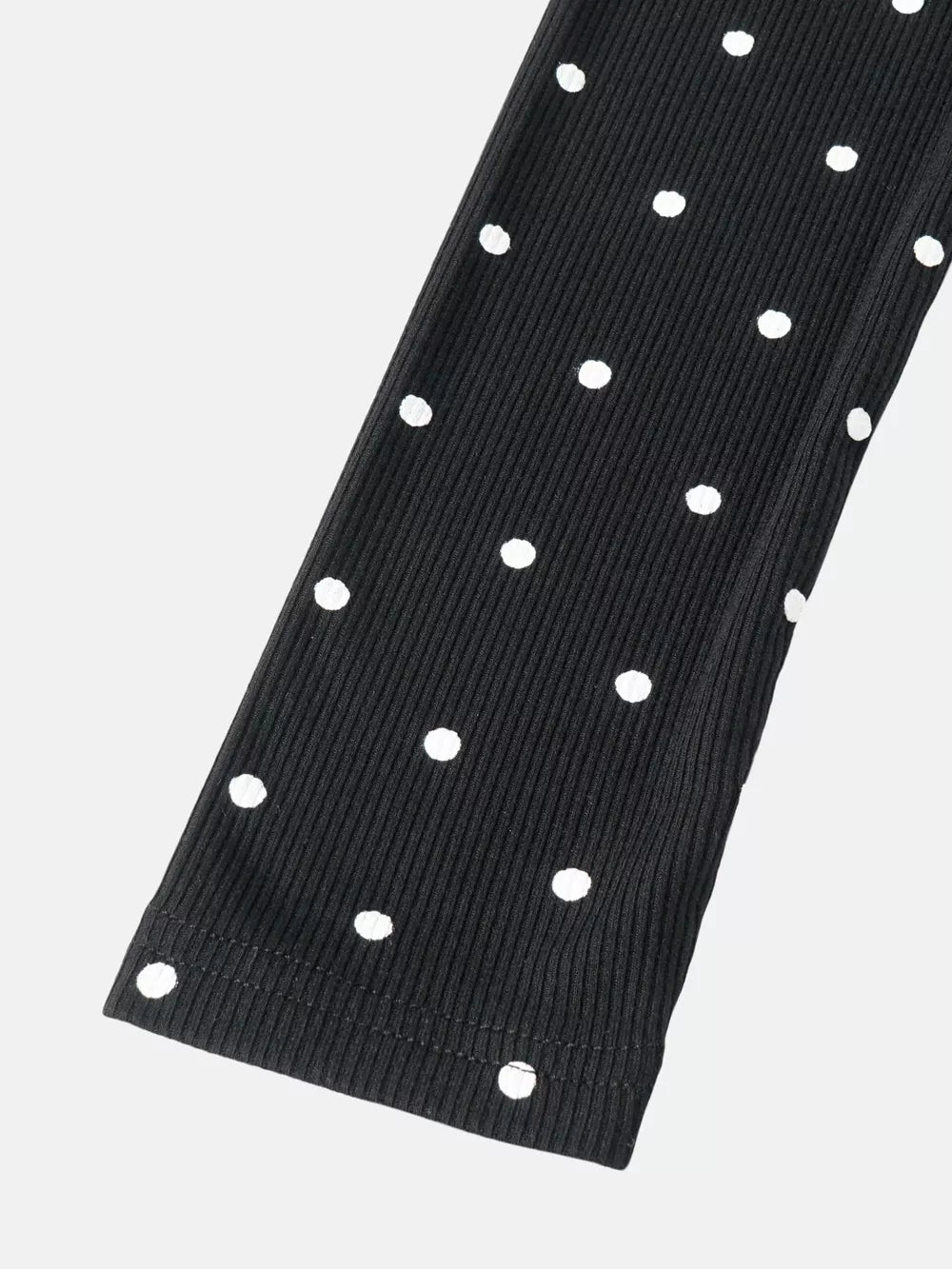 classic cardigan in Black with round neck