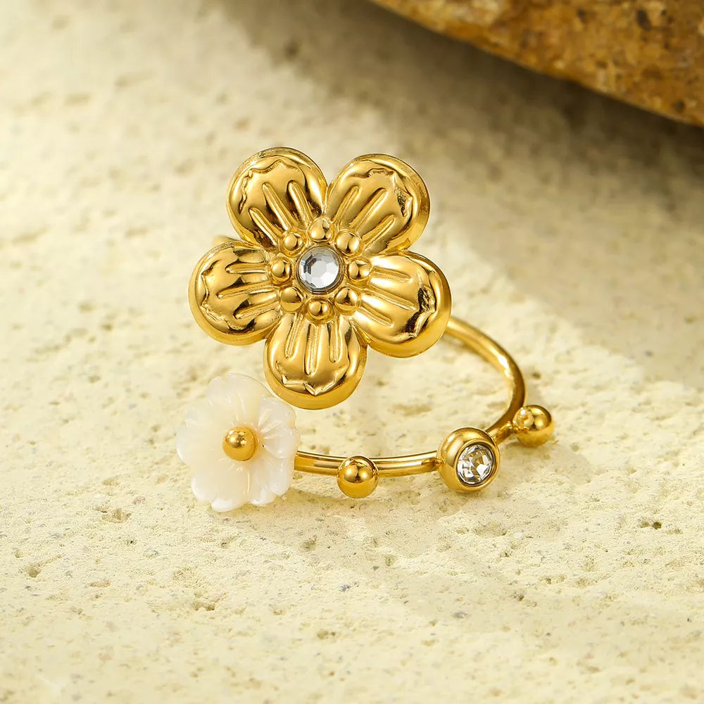 gold ring with floral and not applicable