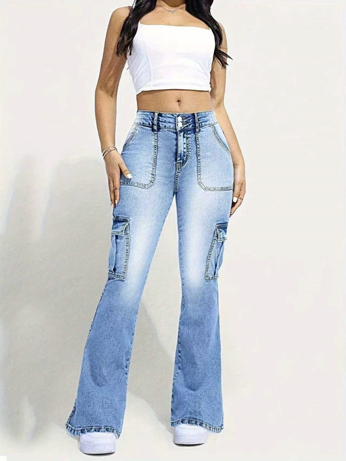 flare jeans in light blue featuring pocketed and flared fit