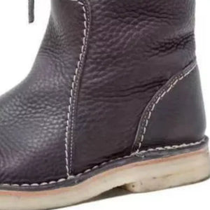 boots in Red with round toe and mid-calf