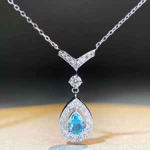 silver necklace with geometric and null