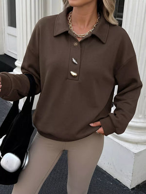 sweatshirt in brown featuring buttoned and relaxed fit