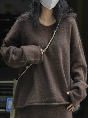 pullover sweater in light pink with round neck and long sleeve