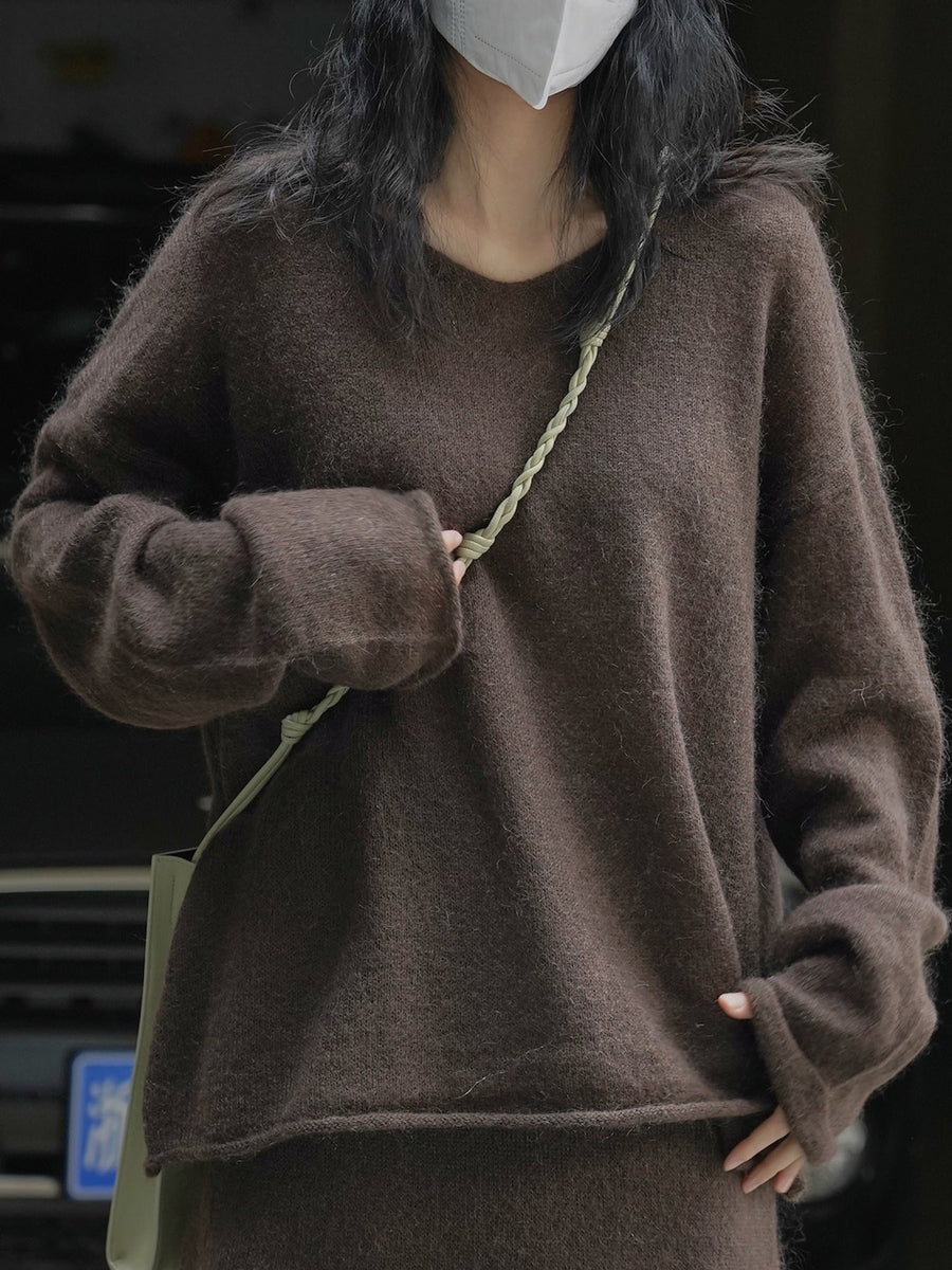 pullover sweater in light pink with round neck and long sleeve