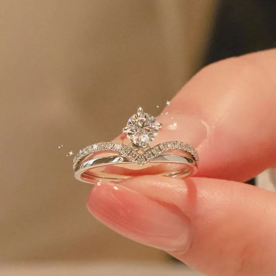 925 sterling silver,Moissanite Carat weight: 1ct Care instructions: Avoid wearin ring in clear with classic silhouette