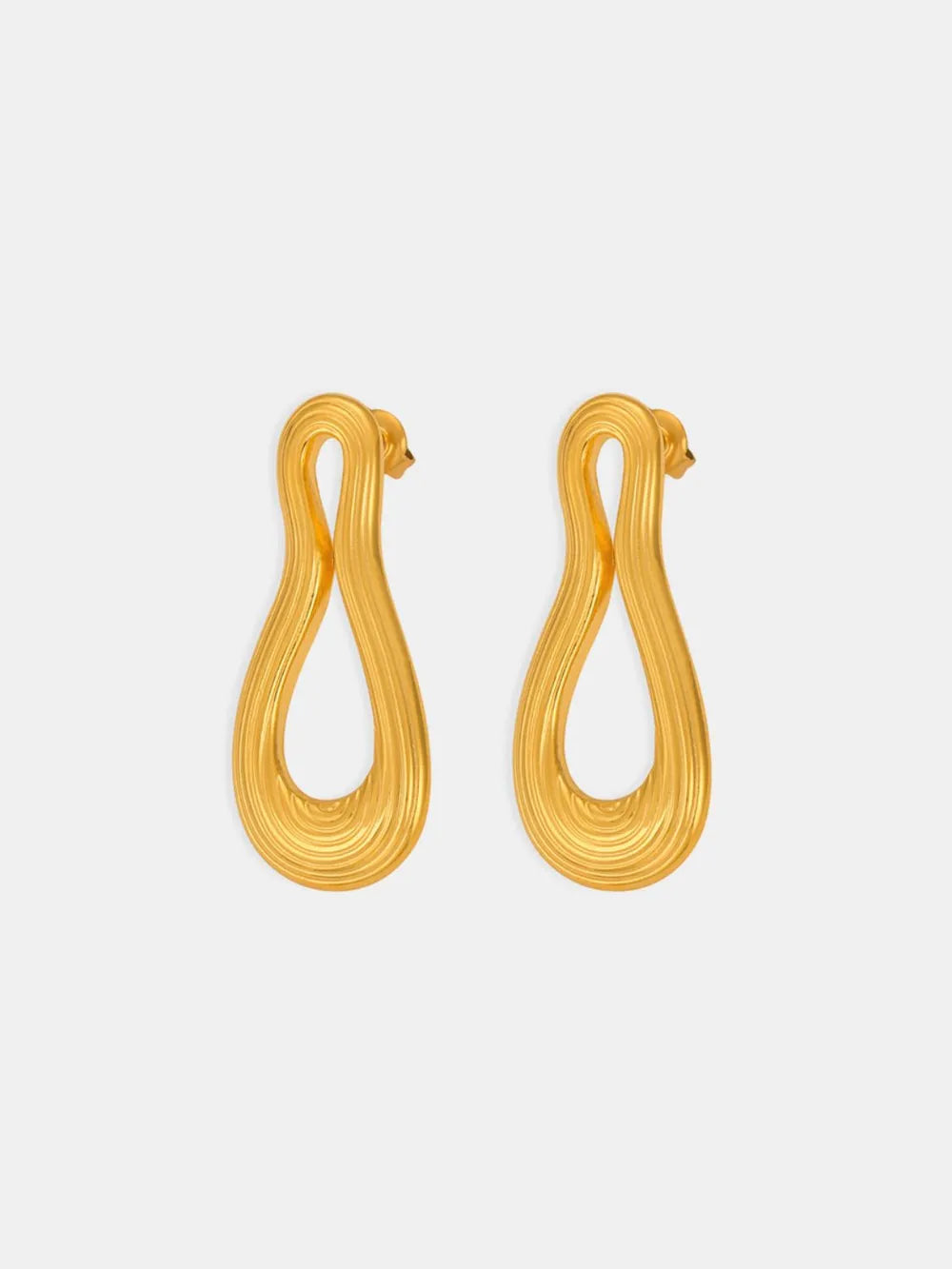 Sculptural gold-tone drop earrings with ribbed texture, 18K gold-plated.