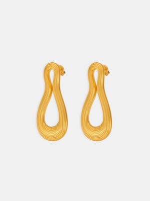 Sculptural gold-tone drop earrings with ribbed texture, 18K gold-plated.